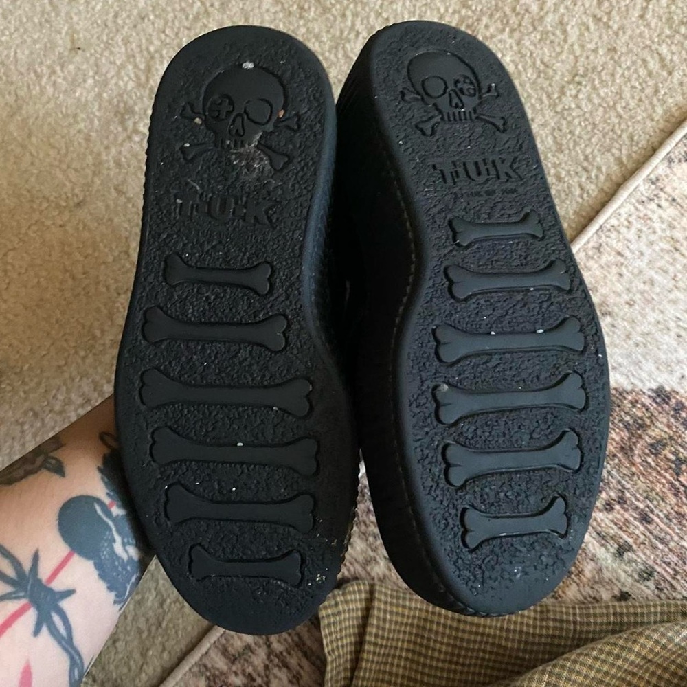 T.U.K. Black leather creepers platform shoes with lace-up detail - Picture 4 of 6